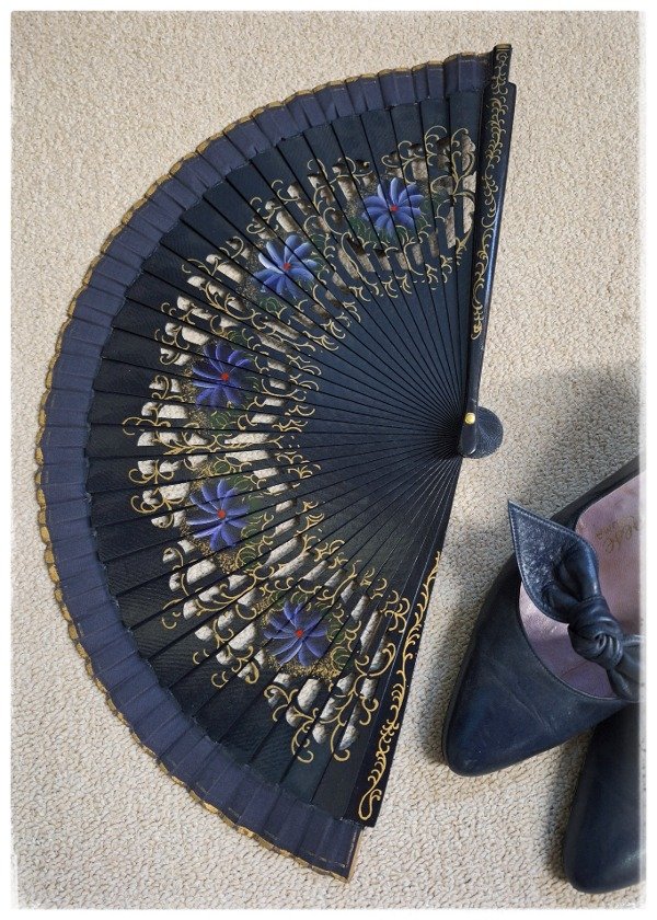 Producto - Abanico de madera pintado a mano negro