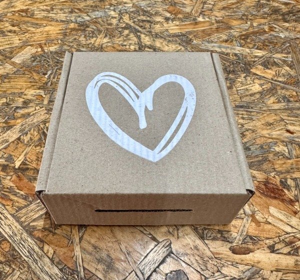Producto - CAJA ECOMMERCE CORAZON BLANCO   -COD. CC121 -medida 13X5X13