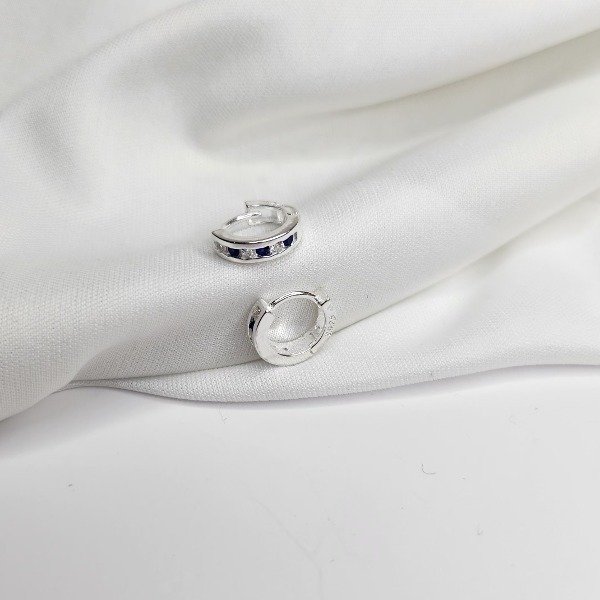 Argollitas huggies medias con cubic azul y blanco — imagen 3