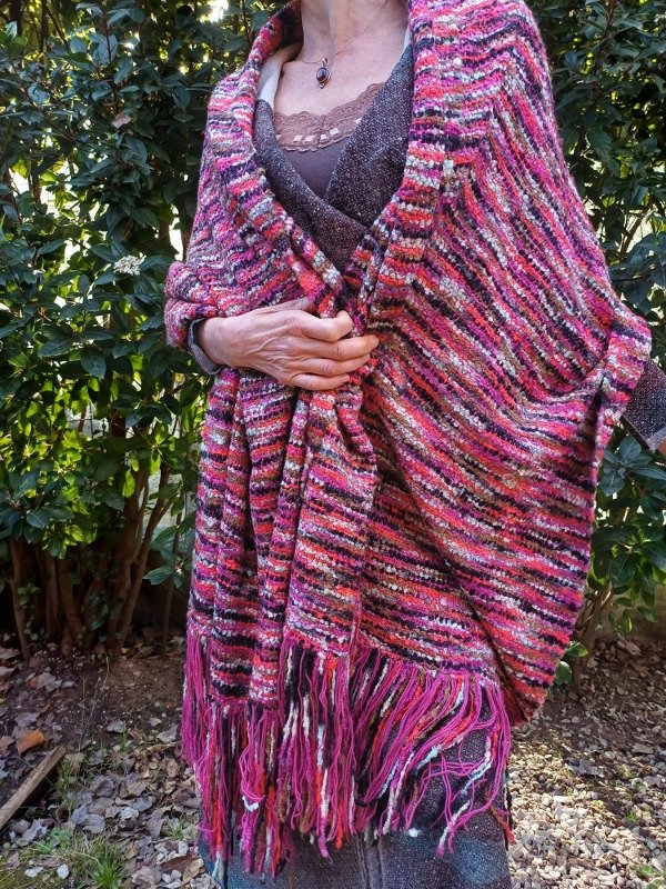 Producto - Chal Matizado Tonos Coral, Fucsia, Celeste, Negro y Gris Perla
