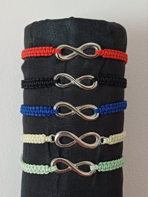 Producto - Pulsera tejida infinito