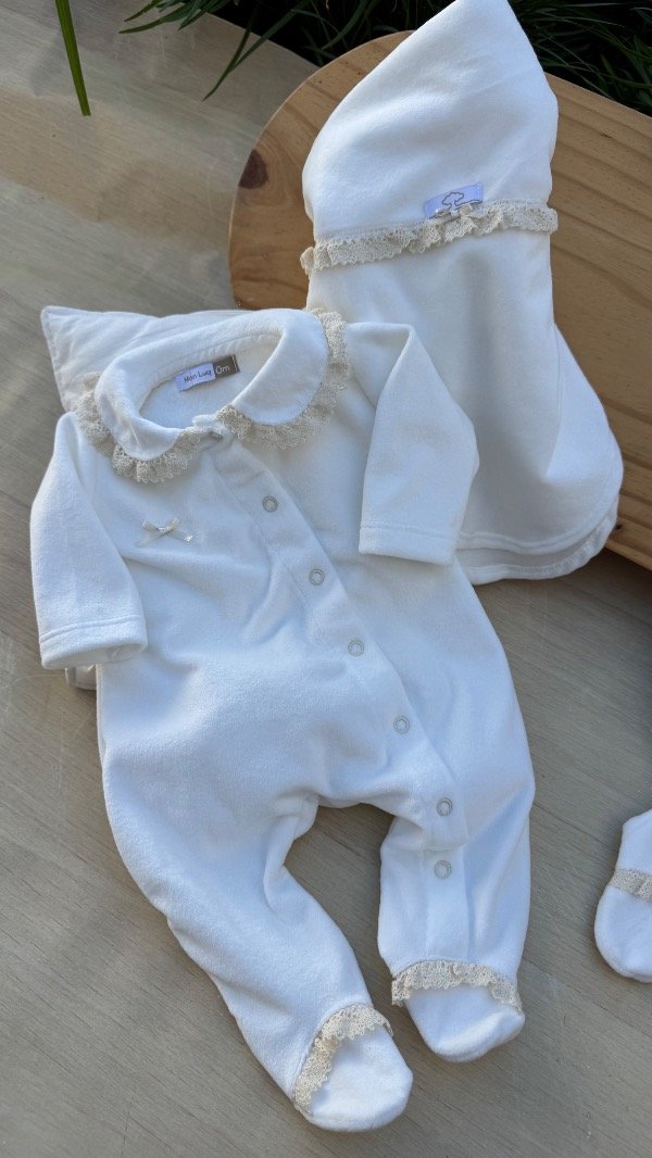 Producto - Enterito Plus Doble Cuello bebé con Puntillas