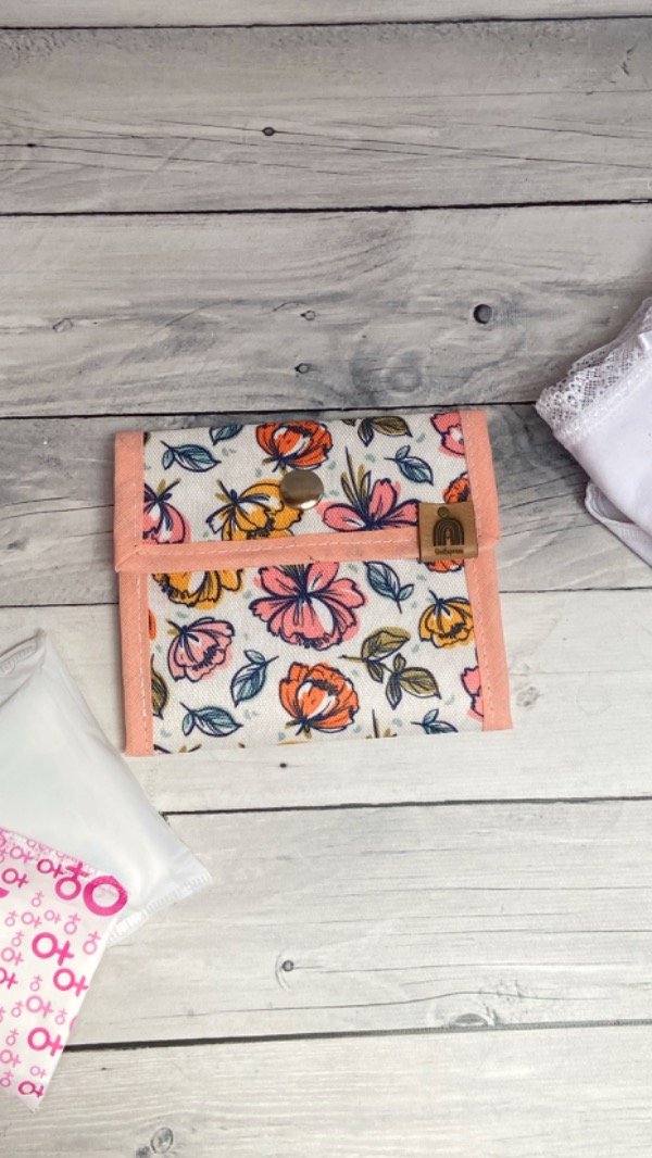Producto - Estuche íntimo Fem estampa flores de colores