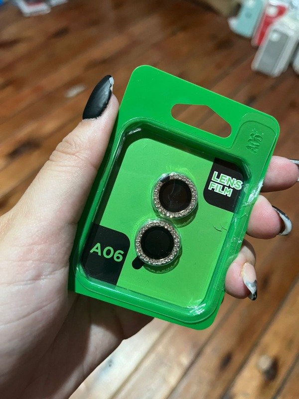 Producto - A06 protector de camara straps dorado