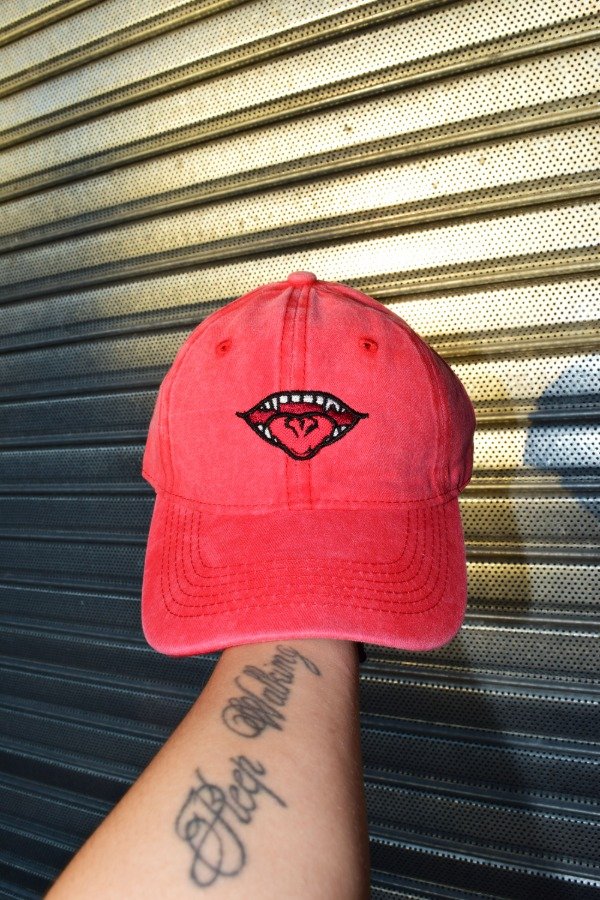 Producto - Gorra Sukuna rojo