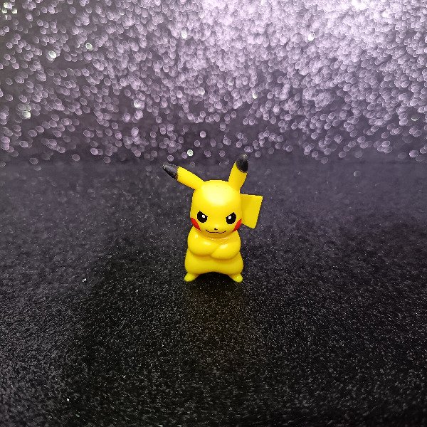 Producto - Pikachu (confiado) CHOCOEGG s/base