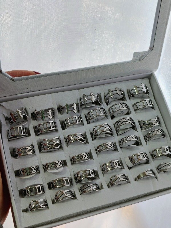 Producto - Anillos plateados anchos por caja modelo 2