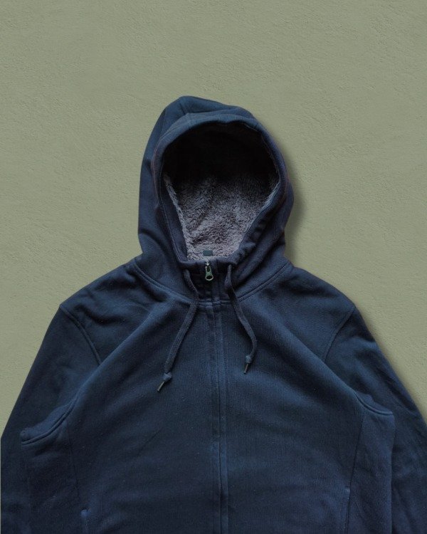 Producto - CAMPERA UNIQLO NEGRA CON INTERIOR DE CORDERITO TALLE L - 1
