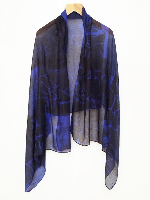 Producto - Pañuelo Mega -azul estampa Orgánica en negro-