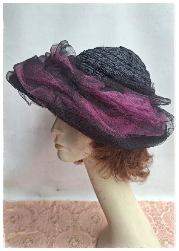 Producto - Capelina de Rafia negra con tul fucsia  y negro - 0