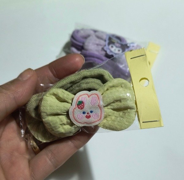 Producto - Par de colitas moño sanrio