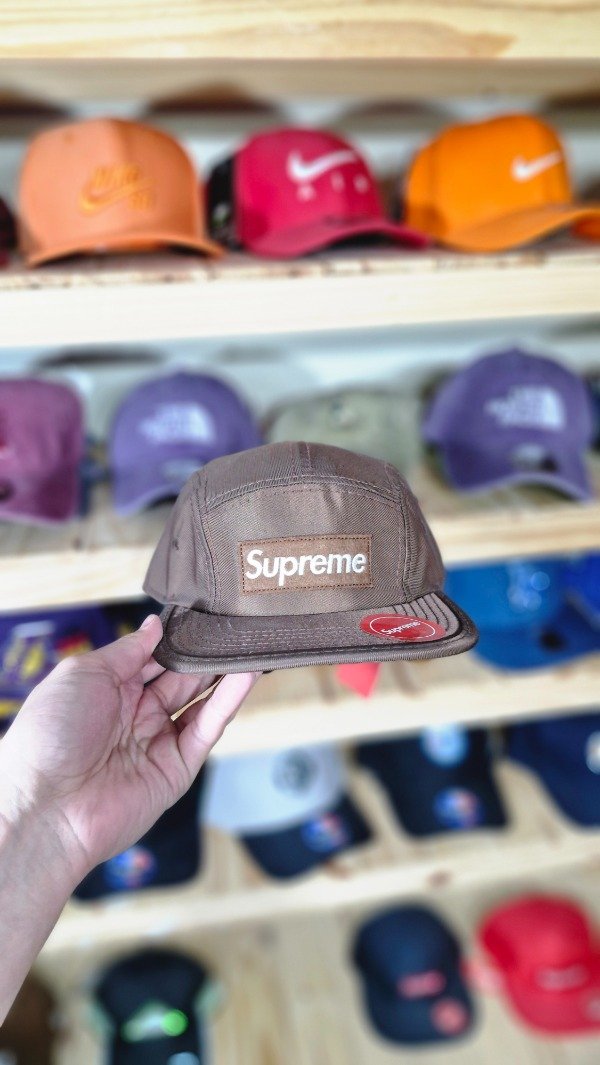 Producto - GORRA SUPREME 5 PANELES  MARRON