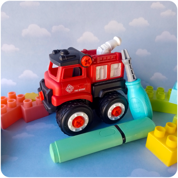 Producto - Camión de Bomberos Desarmable con Dstornillador