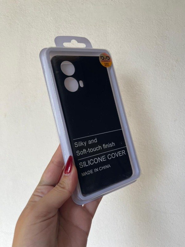 Producto - G85 silicona con felpa negra