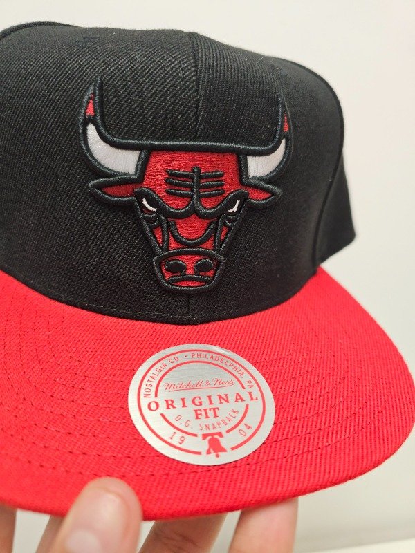 EN STOCK: Chicago Bulls 75th Anniversary NBA Mitchell And Ness Snapback — imagen 2
