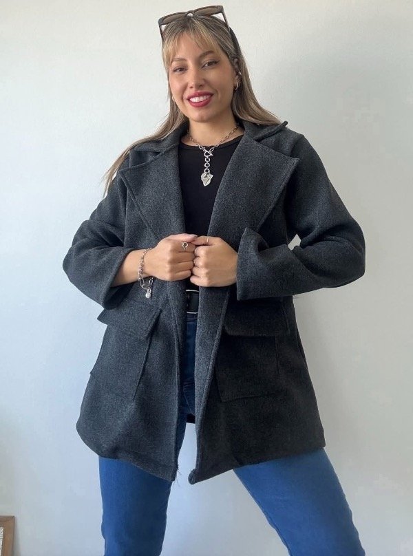 Producto - Tapado de paño con bolsillos disponibles en talle 2 gris topo