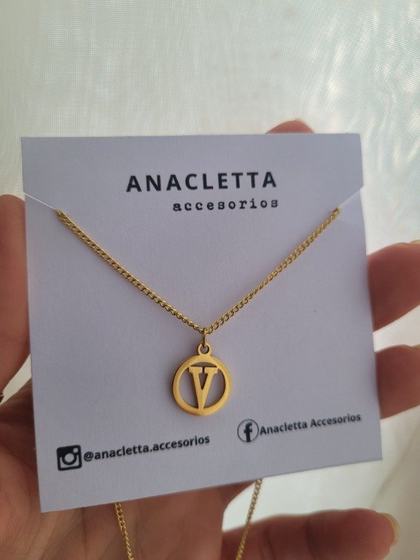 Producto - Gargantilla inicial V circular AD