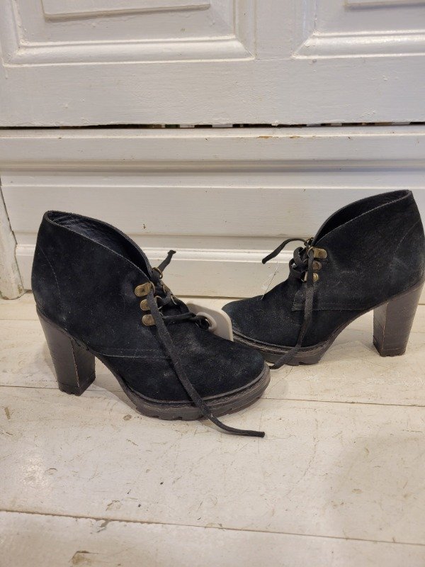 Producto - Botas PRÜNE negras gamuzadas acordonadas Talle 36 - PRECIO: 32X - 1