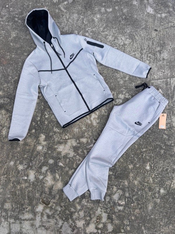 Producto - Conjunto NK Tech Acetato Gris claro