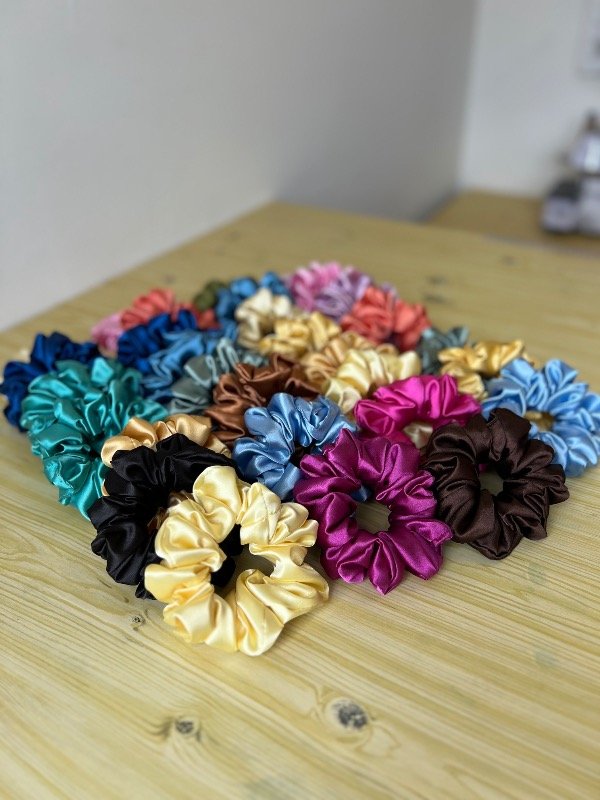 Producto - Scrunchie satén celeste - 2
