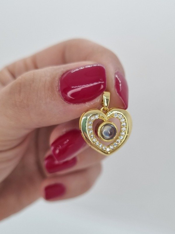 Producto - Dije acero dorado corazon strass proyección te amo idiomas