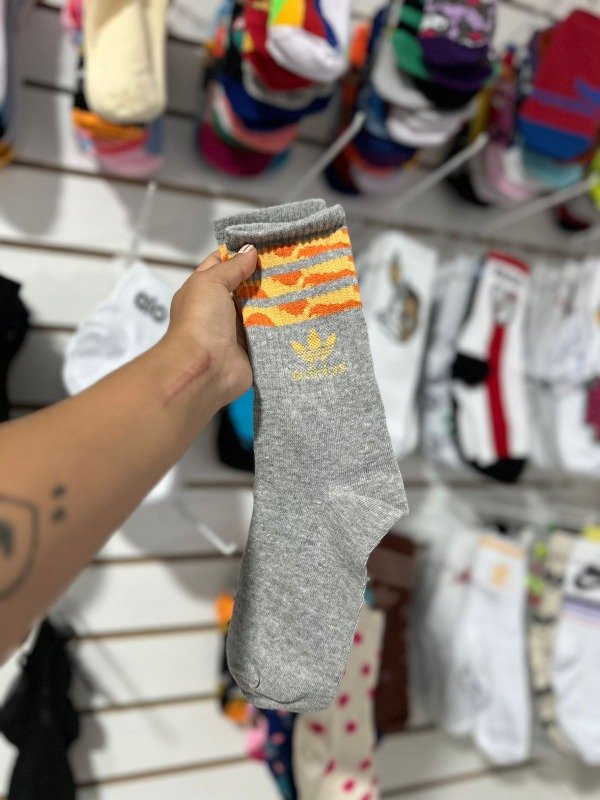 Producto - Adidas gris- naranja MD