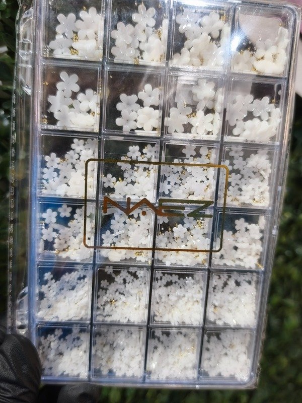 Producto - Flor con caviar blanca caja grande