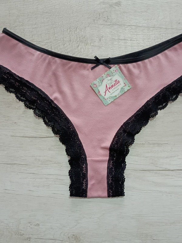 Producto - Cola less con puntilla rosa