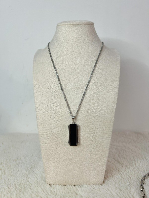 Producto - Collar chapa con detalle negro acero quirurgico