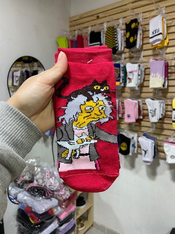 Producto - SOQUETES SEÑORA DE LOS GATOS (BASE ROJO)