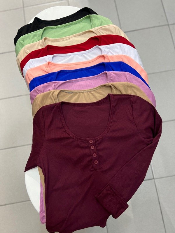 Producto - Camiseta con boton línea eco