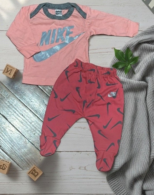 Producto - Ajuar Nike camiseta y rana algodón