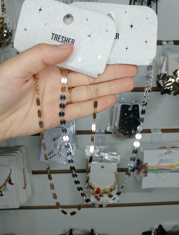 Producto - Collares metálicos dorados y plateados