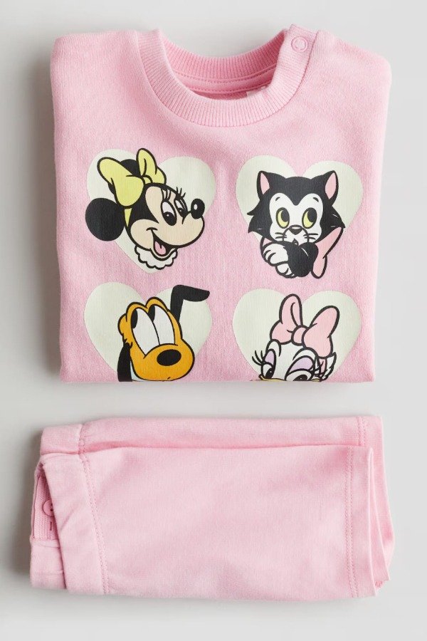 Producto - Conjunto Amigos Disney HYM Calza corta y buzo rustico