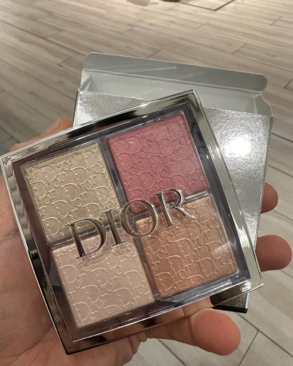 Producto - DIOR  Paleta de iluminador y rubores tono 004
