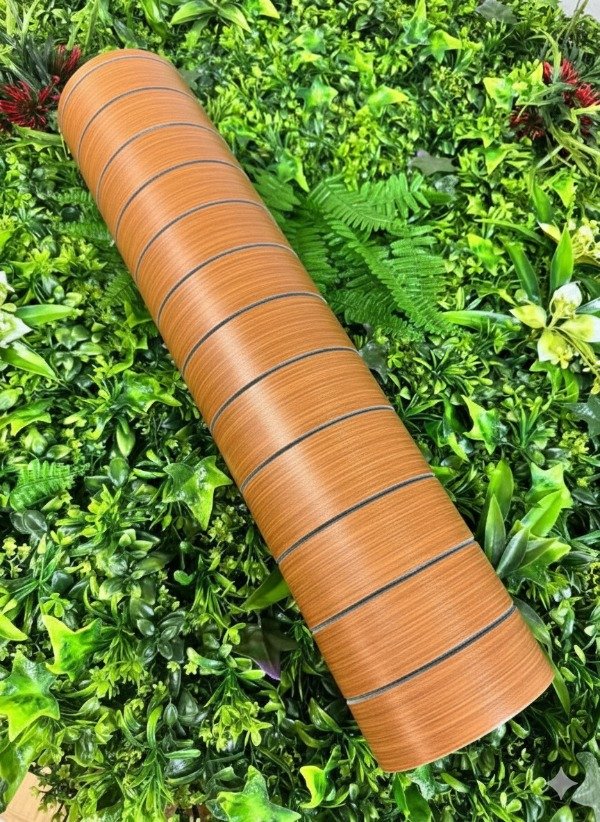 Producto - WPC Autoadhesivo Marron Oscuro 0.6 x 3 metros