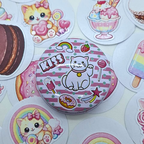 Producto - Latita de Stickers Kawaii con Llavero