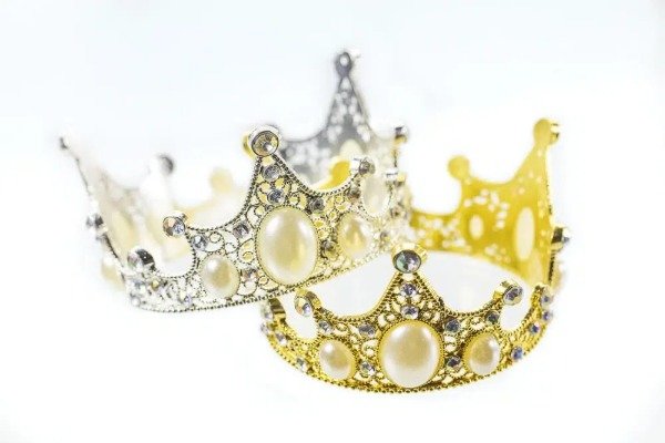 Producto - CORONA DE METAL PORTA PINCEL