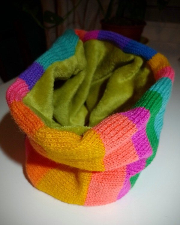 Producto - Cuello multicolor (interior pistacho)
