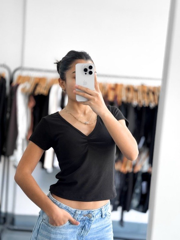 Producto - Remera Aster negra