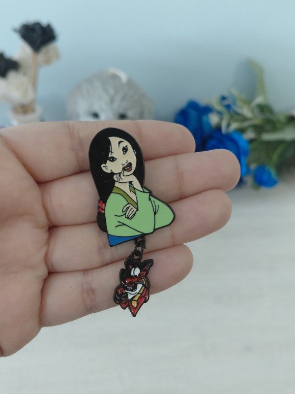 Producto - Pin metalizado - Mulán con colgante #1088