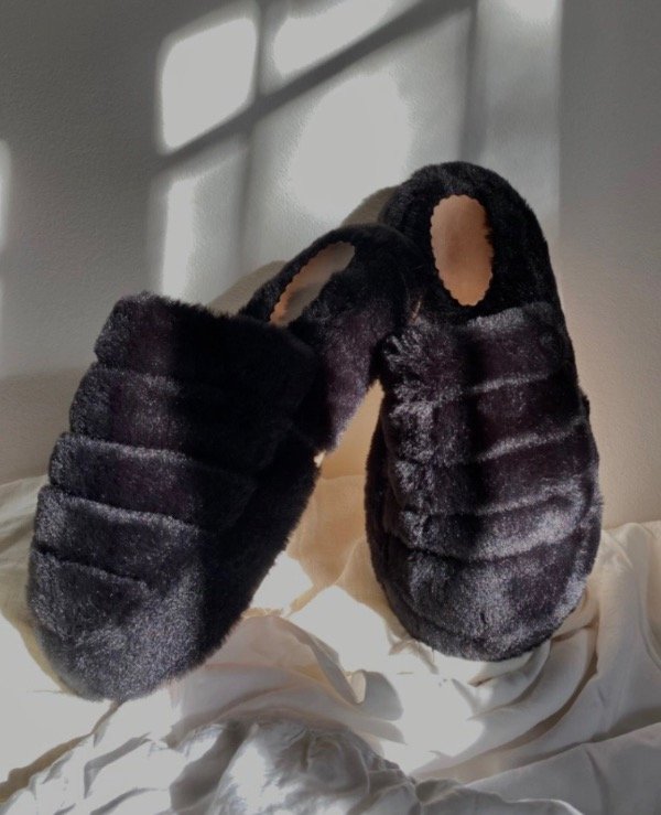 Producto - Pantuflas Piel Negras Cerradas