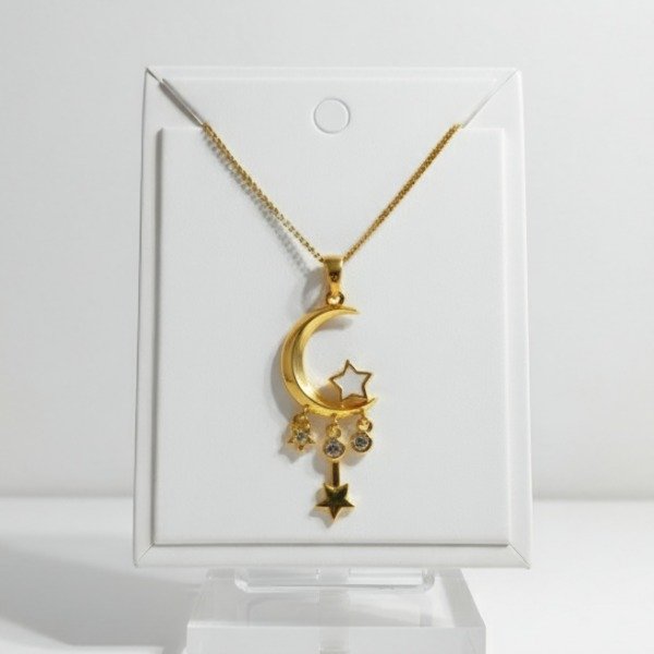 Producto - Dije luna dorada con estrellas collar acero