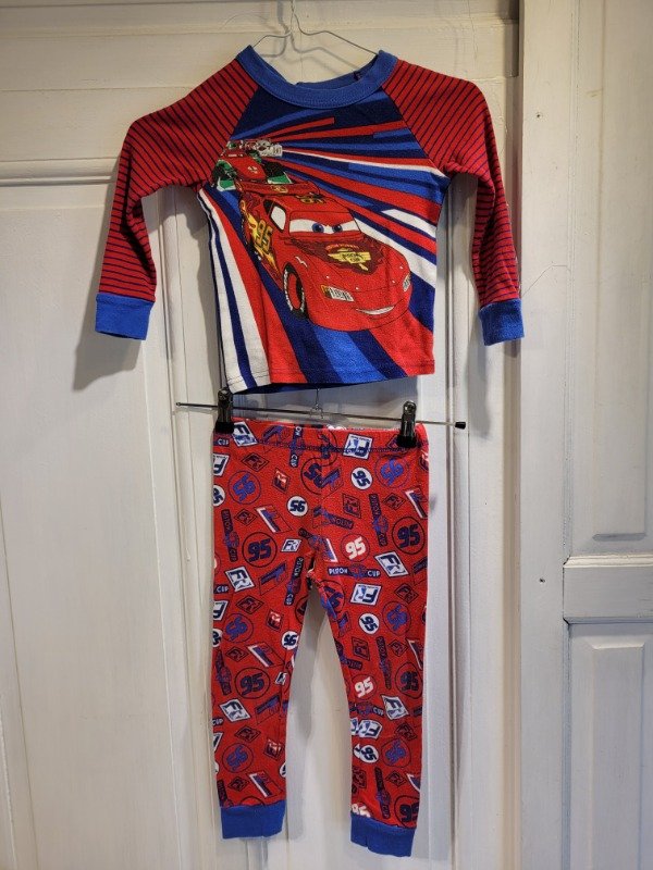 Producto - Pijama DISNEY cars azul y colorado- Talle 4 años- PRECIO: 14X