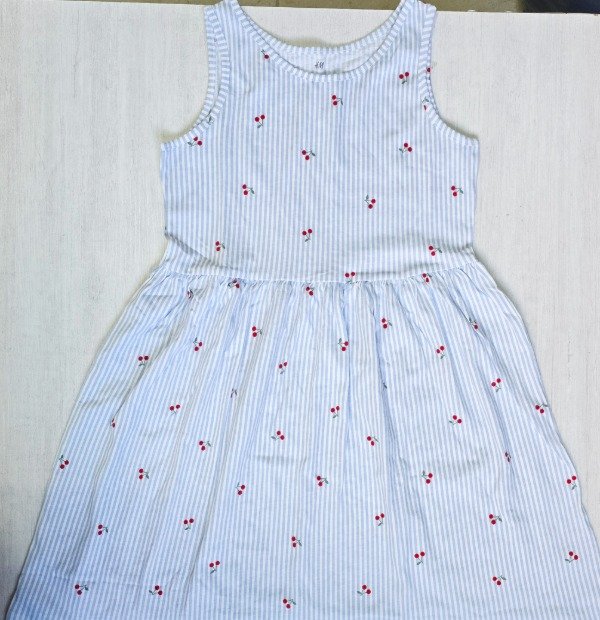 Producto - Vestido HyM talke 6/8 celeste cerezas - 0