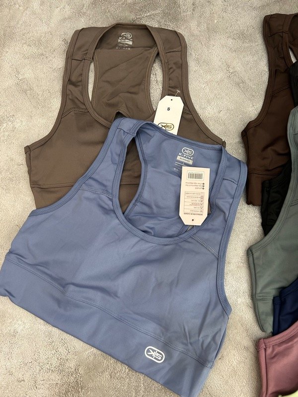 Producto - Top deportivo con taza K-five