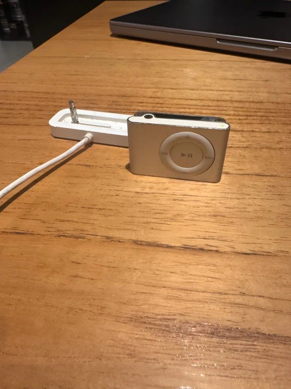 Producto - Ipod Apple Suffle Mas Cargador ! Gris