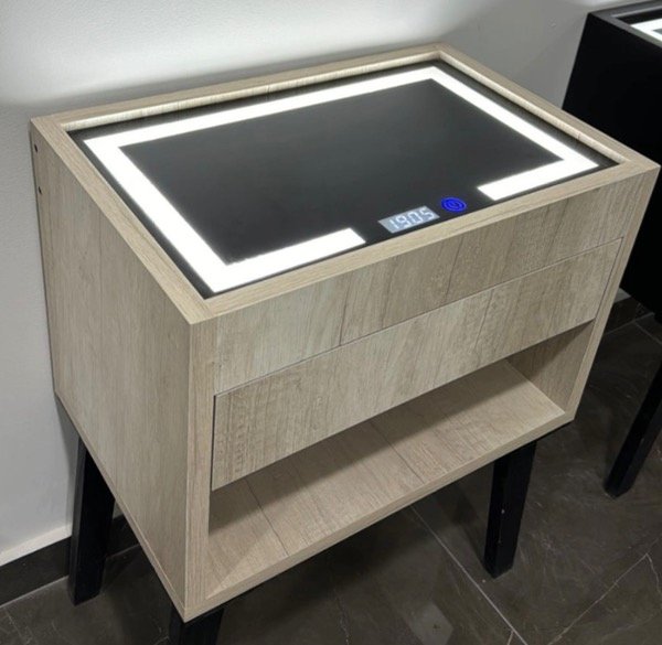 Producto - Mesa de Luz LED con reloj y temperatura