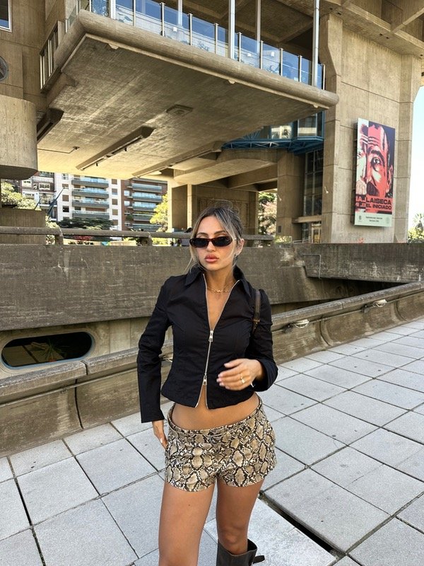 Producto - Micro short efecto piel Bershka talle S y M