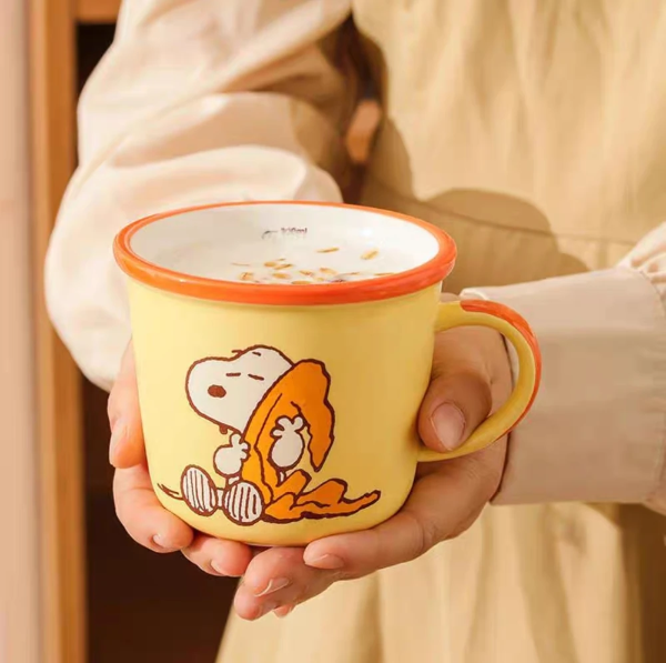 Producto - Taza importada Snoopy con medidor varios colores